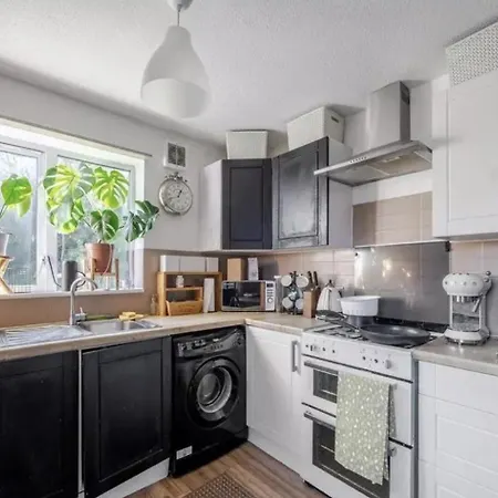 Oasis - Groups - 5br - Neighborhood